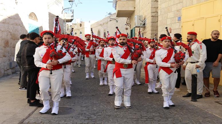 الكنائس المسيحية التي تسير حسب التقويم الغربي تبدأ احتفالاتها بعيد الميلاد المجيد